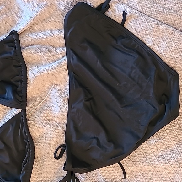 Black Triangle Top Bikini & Bottom - Picture 5 of 5